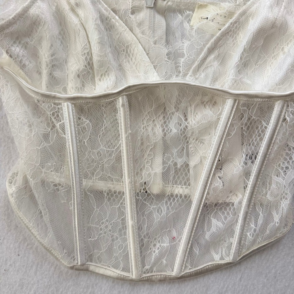 American Threads White Lace Corset bustier Festival Eyelash Trim NWT Small - Picture 3 of 8